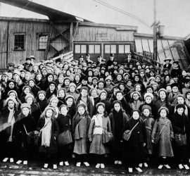 Photo of British immigrant children from Dr. Barnardo's Homes at landing stage, Saint John, N.B.