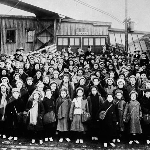 Photo of British immigrant children from Dr. Barnardo's Homes at landing stage, Saint John, N.B.